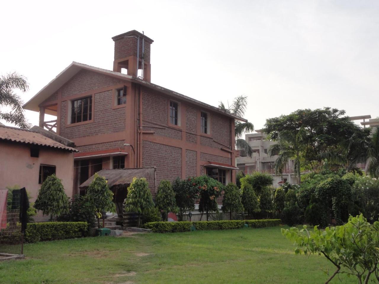 Whispering Woods Inn Bolpur Exterior foto