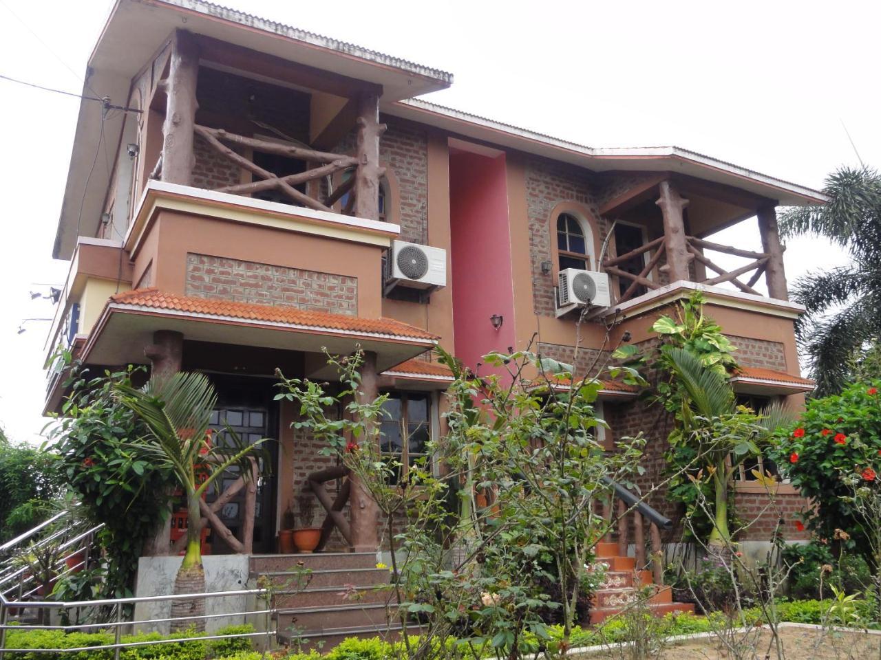 Whispering Woods Inn Bolpur Exterior foto